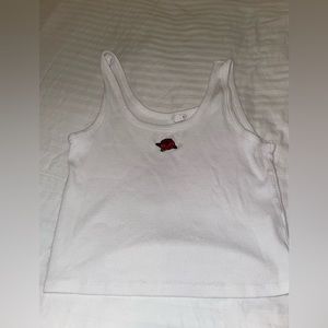 Cute white top with rose 🌹